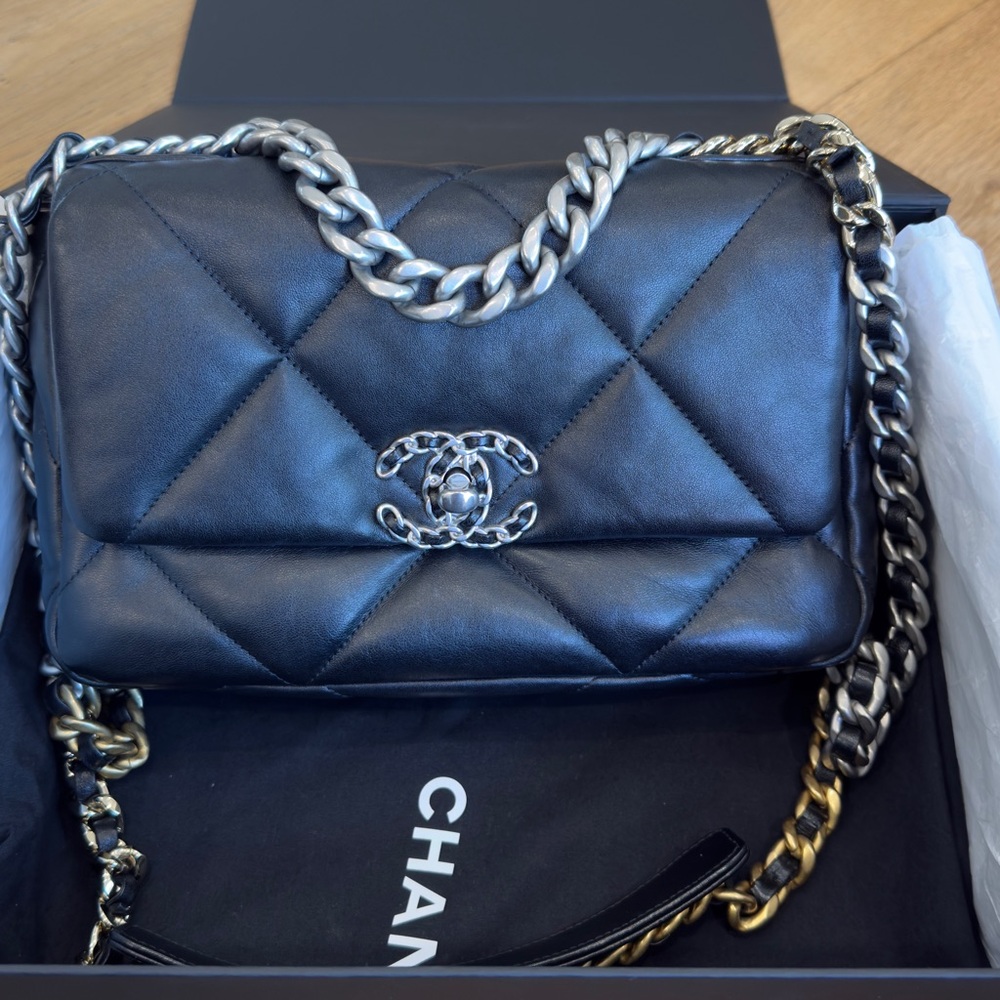 ❌SOLD❌Chanel 19 Black 🖤